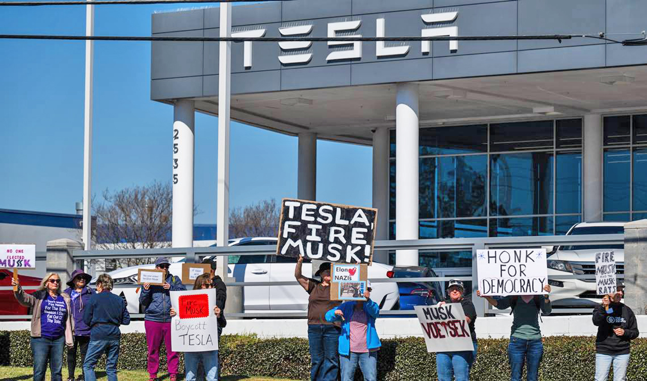 Tesla protesst