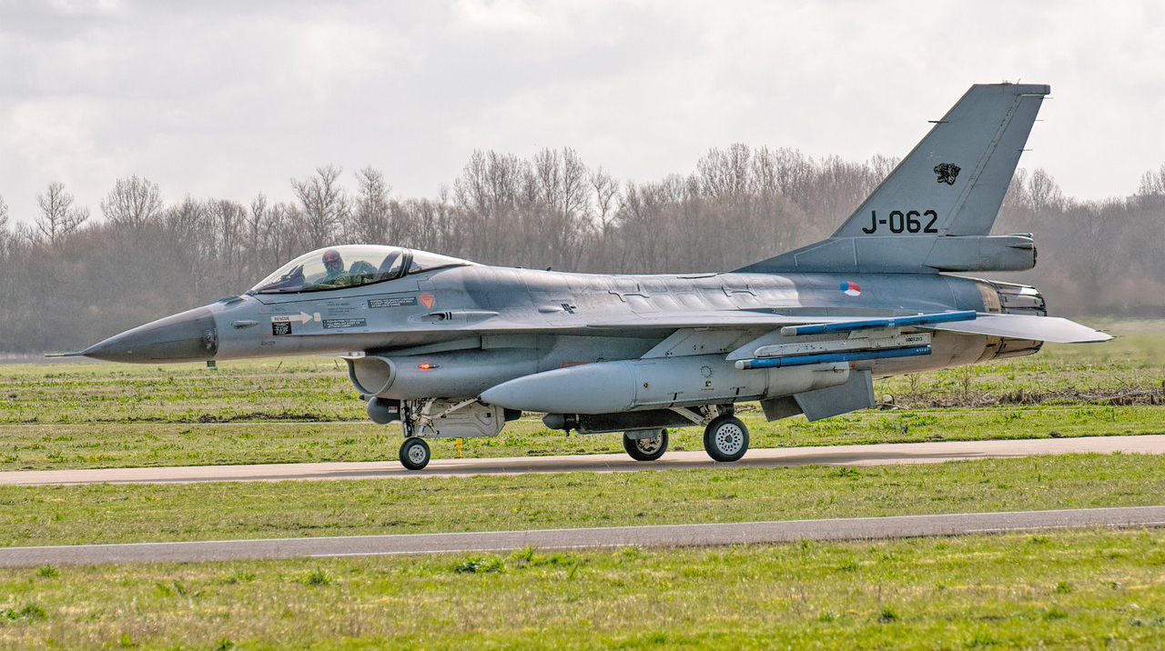 f16