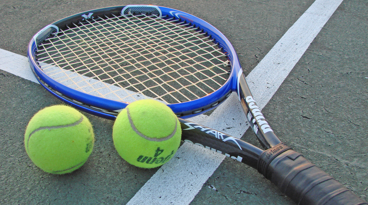 Tennis_Racket_and_Balls