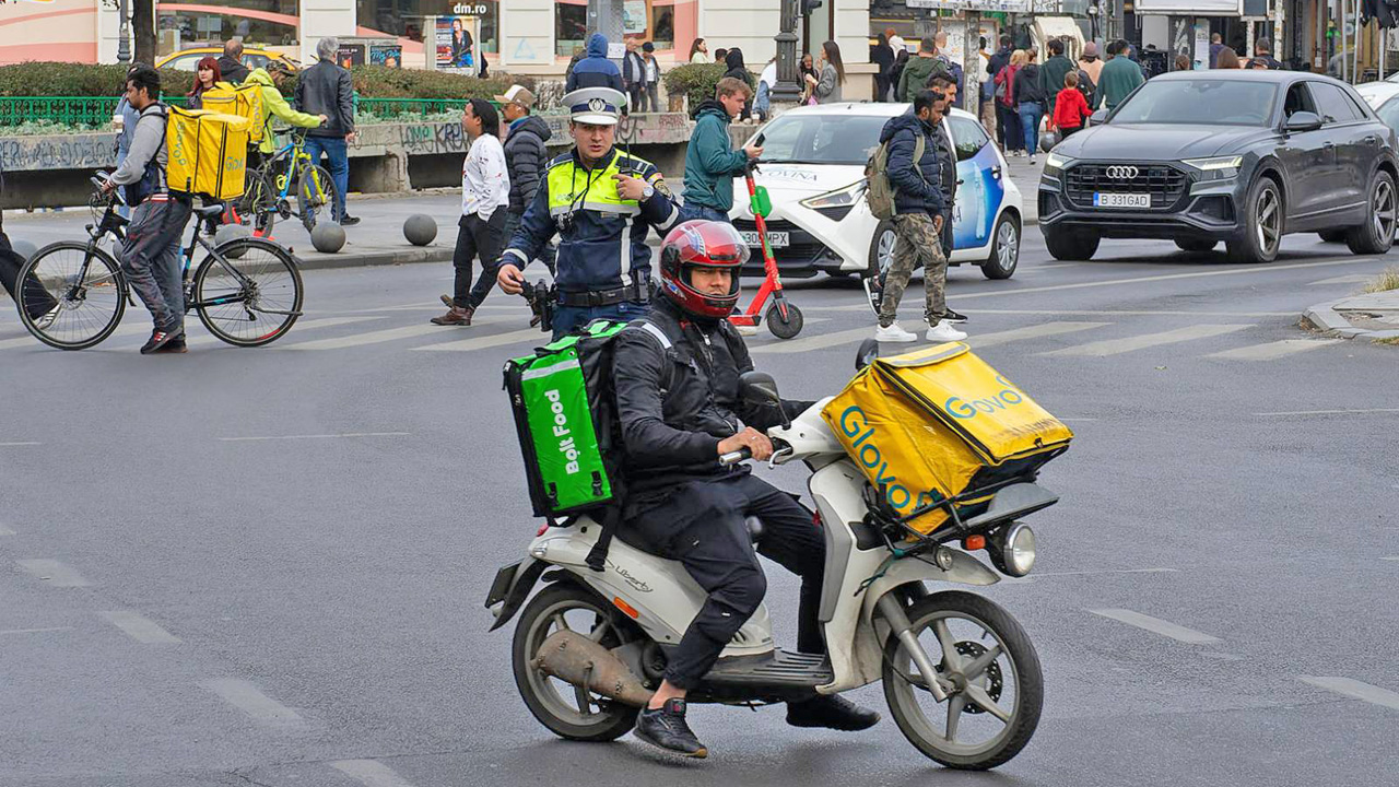 lucratori-straini_livrator