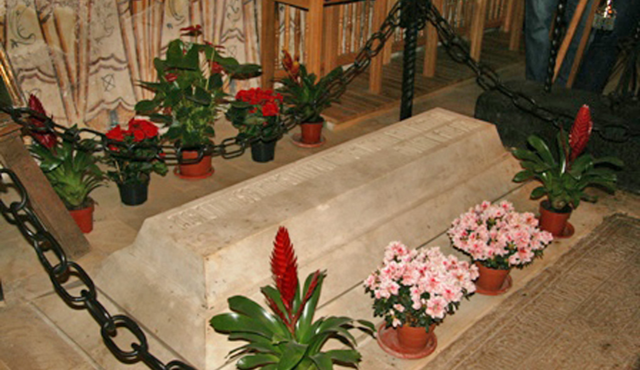 mormantul-lui-mircea-cel-batran-manastirea-cozia