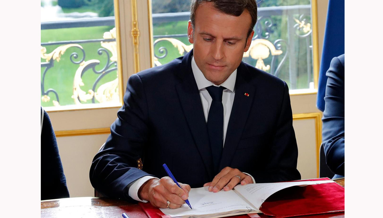 macron-writing